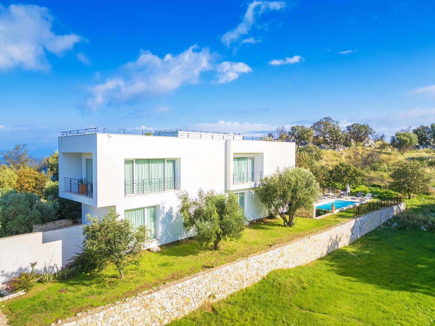 Voukithro Villa *